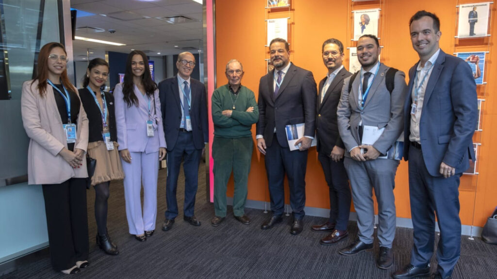 DELEGACIÓN DE RD EVALÚA OPORTUNIDADES FINANCIERAS PARA NUEVAS FUENTES DE ENERGÍA EN VISITA A BLOOMBERG