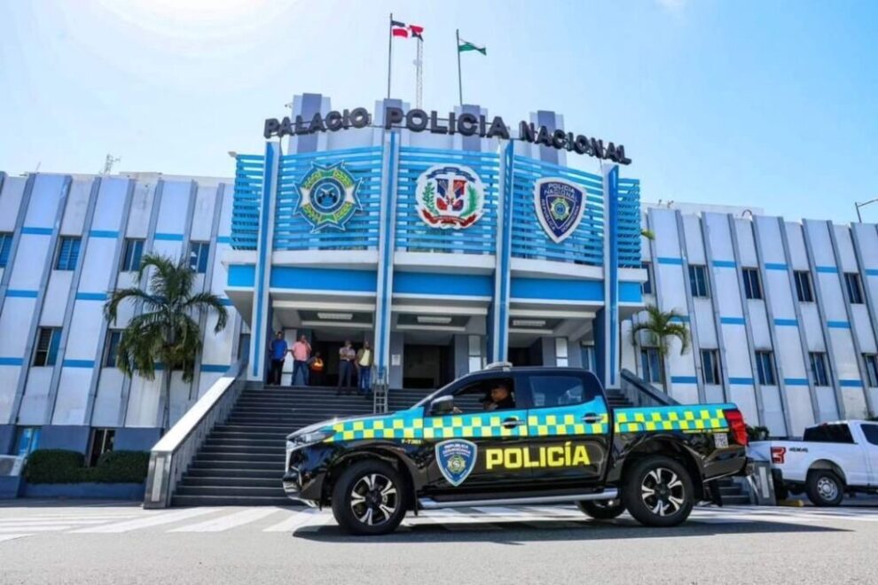 PRESIDENTE ABINADER PRESENTA LA NUEVA IMAGEN DE LA POLICÍA NACIONAL