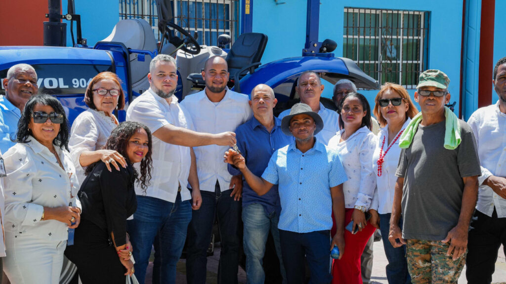 FEDA DONA A AGRICULTORES DE VICENTE NOBLE UN TRACTOR VALORADO EN MÁS DE DOS MILLONES DE PESOS