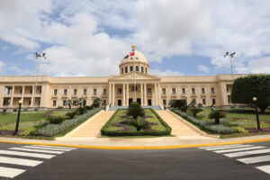 PRESIDENTE ABINADER DESIGNA DIRECTOR GENERAL DE INFORMACIÓN Y DEFENSA DE LOS AFILIADOS Y RATIFICA TESORERO DE LA SEGURIDAD SOCIAL