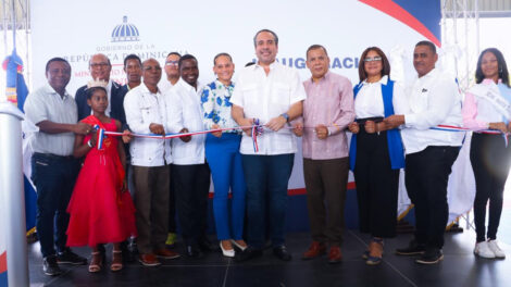 INEFI ENTREGA MODERNO POLIDEPORTIVO Y UTILERÍA DEPORTIVA EN CENTROS EDUCATIVOS DE ELÍAS PIÑA