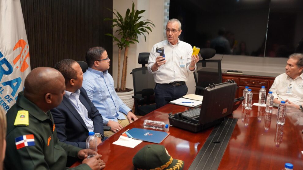 INTRANT Y DIGESETT ENTRENAN AGENTES EN USO DE ALCOHOLÍMETROS PARA LA SEGURIDAD VIAL