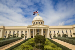 PRESIDENTE LUIS ABINADER, COMO PARTE DEL PLAN DE MODERNIZACIÓN DEL ESTADO, ELIMINA TRES INSTITUCIONES