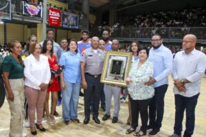 ASOCIACIÓN DE BALONCESTO SEIBANO RECONOCE AL MAYOR GENERAL GUZMÁN PERALTA