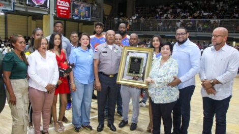 ASOCIACIÓN DE BALONCESTO SEIBANO RECONOCE AL MAYOR GENERAL GUZMÁN PERALTA