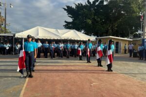 POLICÍA JUDICIAL NNA PARTICIPA EN IZADA DE BANDERA EN EL CENTRO EDUCATIVO JOSEFA PERDOMO EN SDE