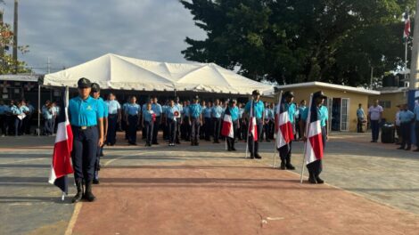POLICÍA JUDICIAL NNA PARTICIPA EN IZADA DE BANDERA EN EL CENTRO EDUCATIVO JOSEFA PERDOMO EN SDE