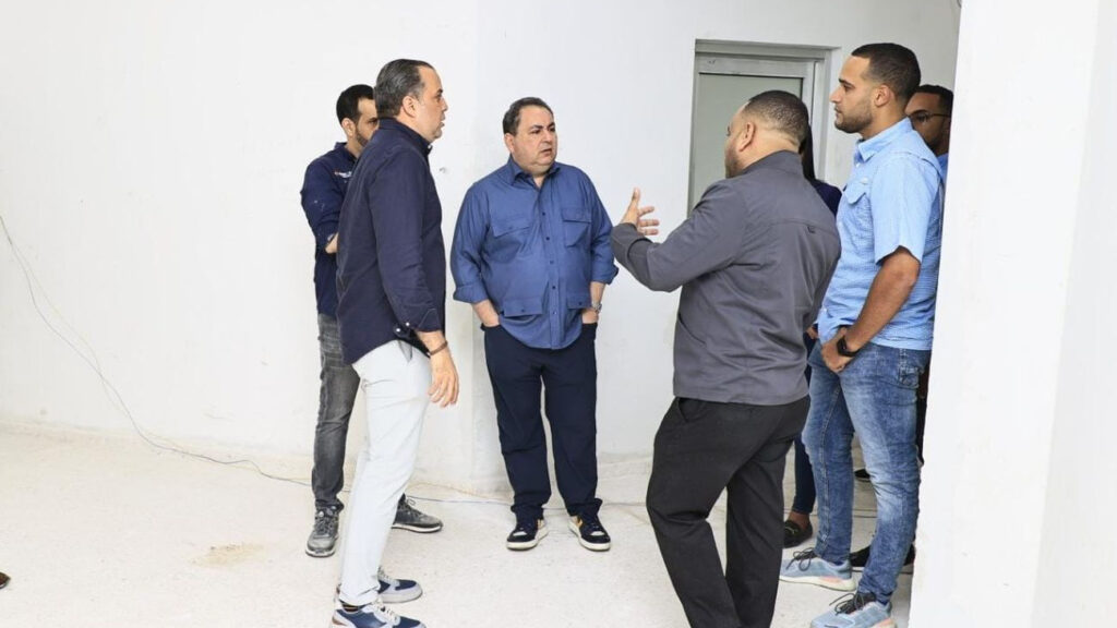 DIRECTOR DEL SNS SUPERVISA AVANCES EN REMOZAMIENTO Y CONSTRUCCIÓN DE HOSPITALES EN BANÍ Y AZUA