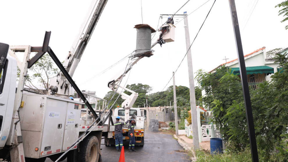 EDEESTE DESARROLLA MINIPROYECTO ELÉCTRICO EN SABANA PERDIDA PARA MEJORAR CALIDAD DE VIDA E INCORPORAR CLIENTES