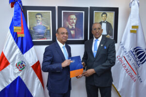 Deligne Ascención pide a la Contraloría General realice una auditoría a su gestión de 4 años y medio