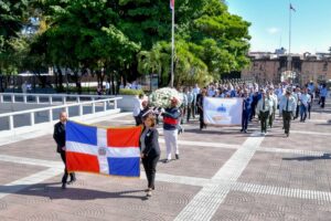 MOPC HONRA A LOS PADRES DE LA PATRIA CON UNA OFRENDA FLORAL