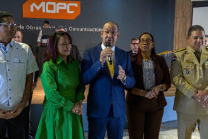 Entre abrazos, lágrimas y tristeza, empleados de Obras Públicas realizan acto de despedida a Deligne Ascención