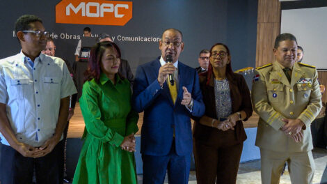 Entre abrazos, lágrimas y tristeza, empleados de Obras Públicas realizan acto de despedida a Deligne Ascención