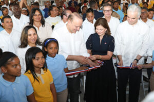 VICEPRESIDENTA RAQUEL PEÑA INAUGURA UN NUEVO CENTRO EDUCATIVO EN SANTIAGO PARA MÁS DE 700 ESTUDIANTES