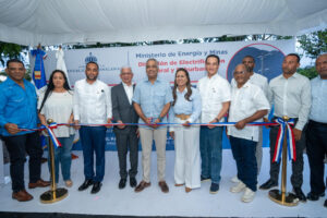 Energía y Minas inaugura proyectos de rehabilitación eléctrica en Sánchez Ramírez y Santiago, beneficiando a más de 1,100 personas