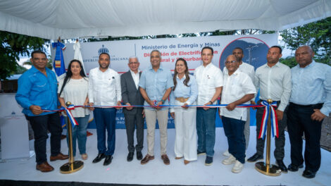 Energía y Minas inaugura proyectos de rehabilitación eléctrica en Sánchez Ramírez y Santiago, beneficiando a más de 1,100 personas