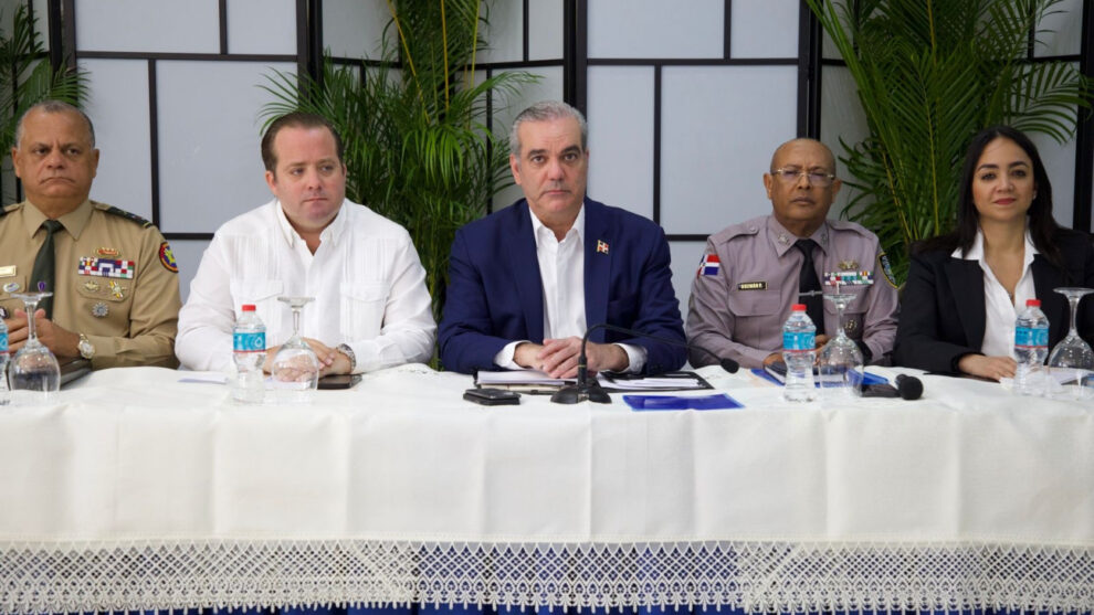 PRESIDENTE ABINADER ENCABEZA REUNIÓN DE SEGUIMIENTO AL PLAN DE SEGURIDAD CIUDADANA